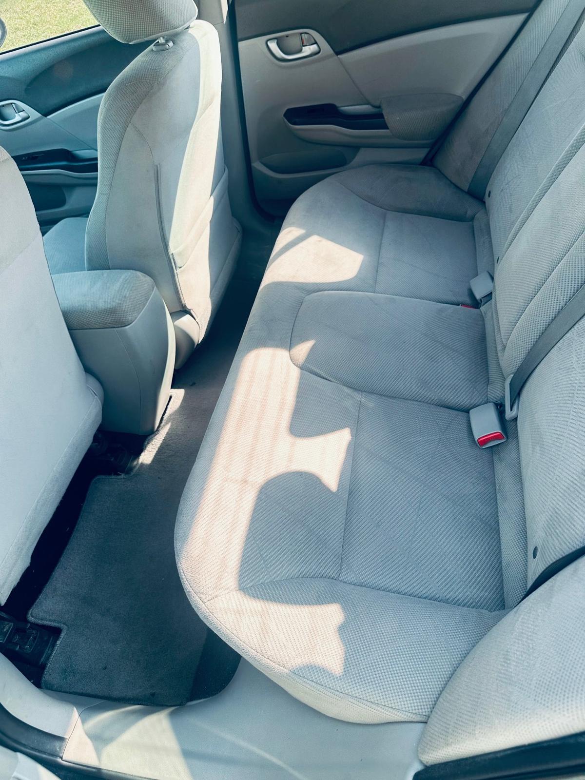 Honda civic LX 2012