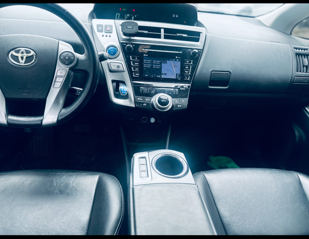 Toyota Prius v  2015 1