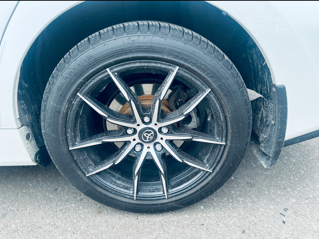 Toyota Prius v  2015 1