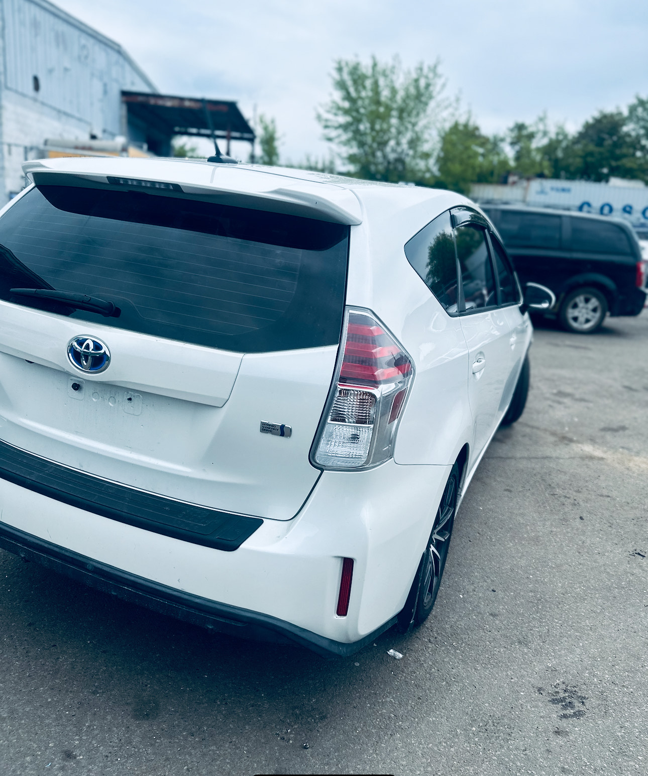 Toyota Prius v  2015 1