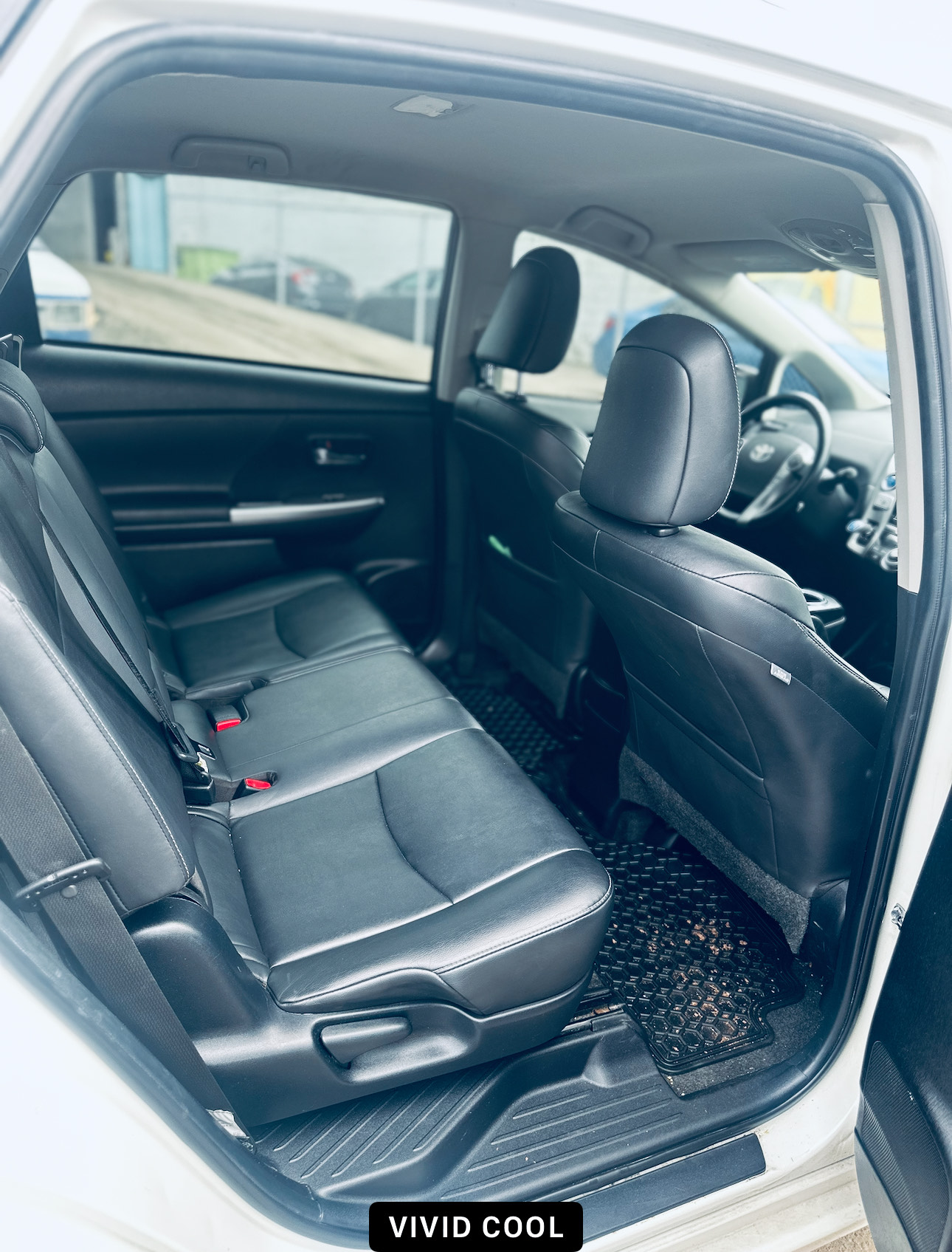 Toyota Prius v  2015 1