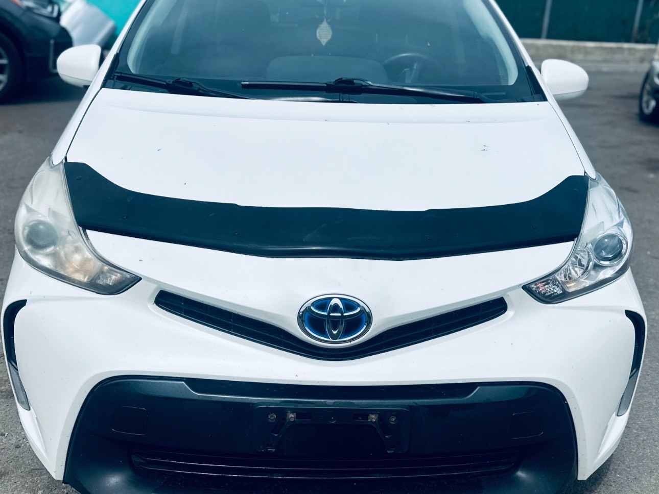 Toyota Prius v  2015 1